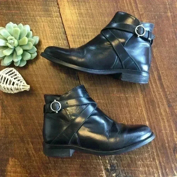 Ariat | “Windsor” Black Leather Ankle Boots, Crisscross Straps w/Buckle - Picture 1 of 8